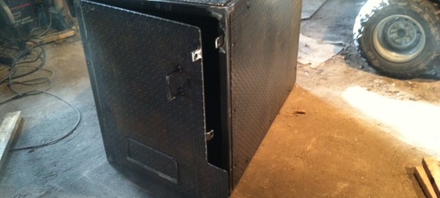 Confinement box built by Redneck Mark