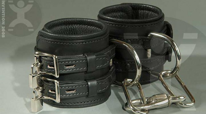 High-quality locking leather restraints