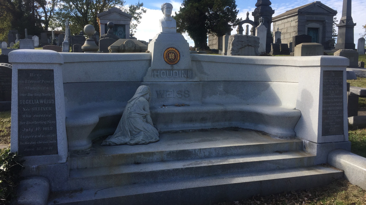 Houdini gravesite in Queens NY