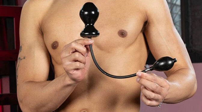 Inflatable Hitch Plug